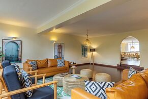 Riverside Park Apartments by YourHost