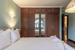 Riverside Park Apartments by YourHost