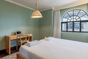 Riverside Park Apartments by YourHost