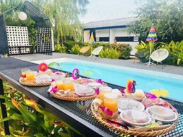 Penguin Villa Resort & Bistro