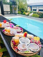 Penguin Villa Resort & Bistro