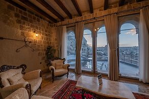 Majestic Cave House