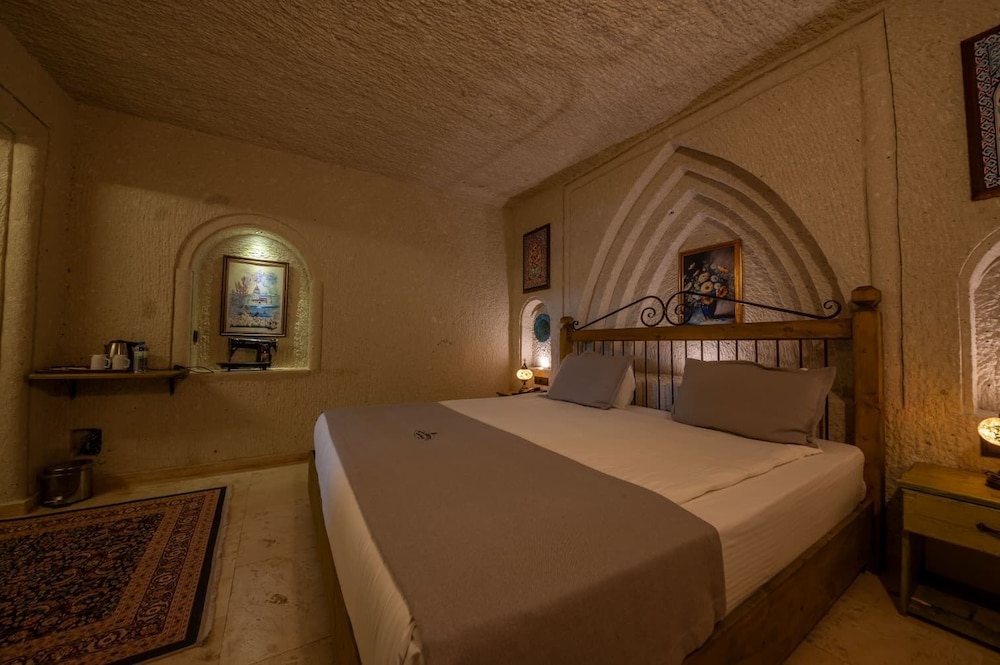 Majestic Cave House