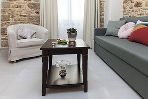Pireas Jewel New Design Apt w Backyard