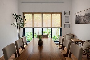 Moringa Tree Maison