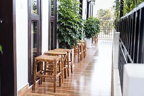 Moringa Tree Maison