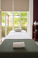 Moringa Tree Maison