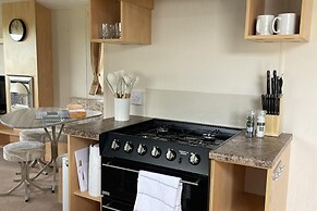 Remarkable 2-bed Holiday Home in Whitstable