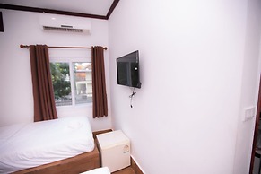 Ruby Riverside Hotel & Hostel