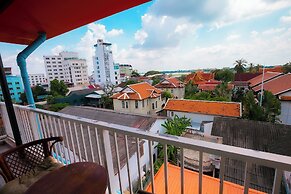 Ruby Riverside Hotel & Hostel