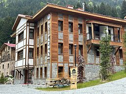 Ayder Altiparmak  Suit