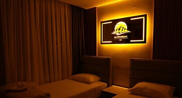 Ayder Altiparmak  Suit