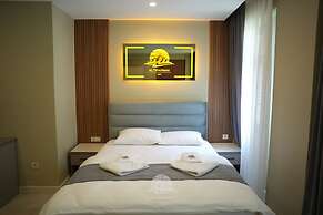 Ayder Altiparmak  Suit