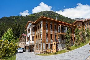 Ayder Altiparmak  Suit