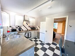 Taylor Close Holiday Home