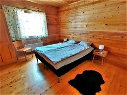 Old Pine Husky Lodge
