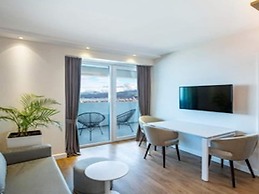 Epica Luxury Suit