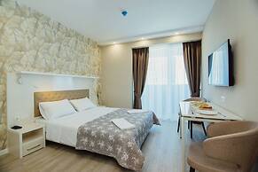 Epica Luxury Suit