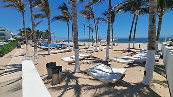 Aria Ocean Nuevo Vallarta Beach Pool