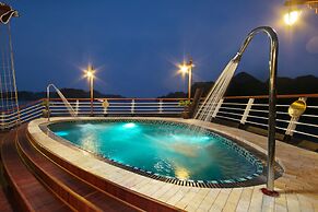 Amanda Luxury Cruise