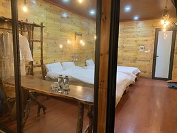 A Thia Homestay
