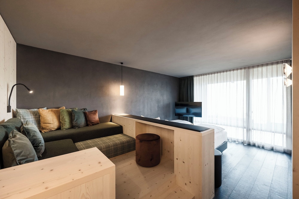 AKI Family Resort PLOSE