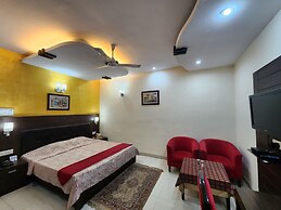 Jungle Babbler Tourist Resort