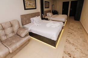Crowne pyramids palace
