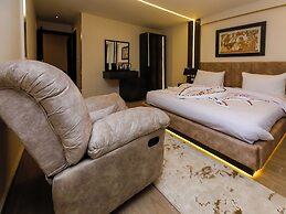 Crowne pyramids palace