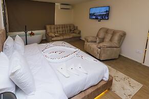 Crowne pyramids palace