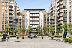 Stylish Flat In Battersea Reach