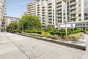 Stylish Flat In Battersea Reach