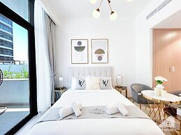 Elegant Studio With Balcony on the Riviera Dubai
