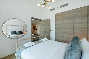 Chic 2BR w Dubai Marina Views