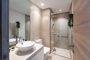 Chic 2BR w Dubai Marina Views