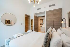 Chic 2BR w Dubai Marina Views