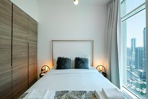 Chic 2BR w Dubai Marina Views