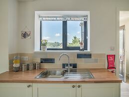 Modern Apartment in the Cotswolds Sleeps 6