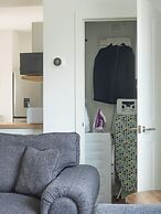 Modern Apartment in the Cotswolds Sleeps 6