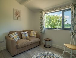 Modern Apartment in the Cotswolds Sleeps 6