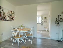 Modern Apartment in the Cotswolds Sleeps 6