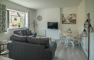 Modern Apartment in the Cotswolds Sleeps 6