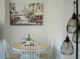 Modern Apartment in the Cotswolds Sleeps 6
