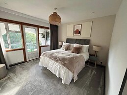5 Bed Lake House - Sleeps 10 - Nature Reserve