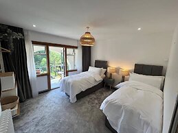 5 Bed Lake House - Sleeps 10 - Nature Reserve