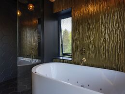 5 Bed Lake House - Sleeps 10 - Nature Reserve