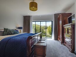 5 Bed Lake House - Sleeps 10 - Nature Reserve