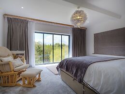 5 Bed Lake House - Sleeps 10 - Nature Reserve