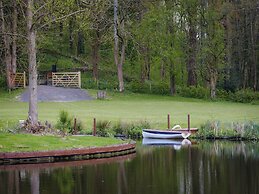 5 Bed Lake House - Sleeps 10 - Nature Reserve