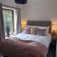 5 Bed Lake House - Sleeps 10 - Nature Reserve
